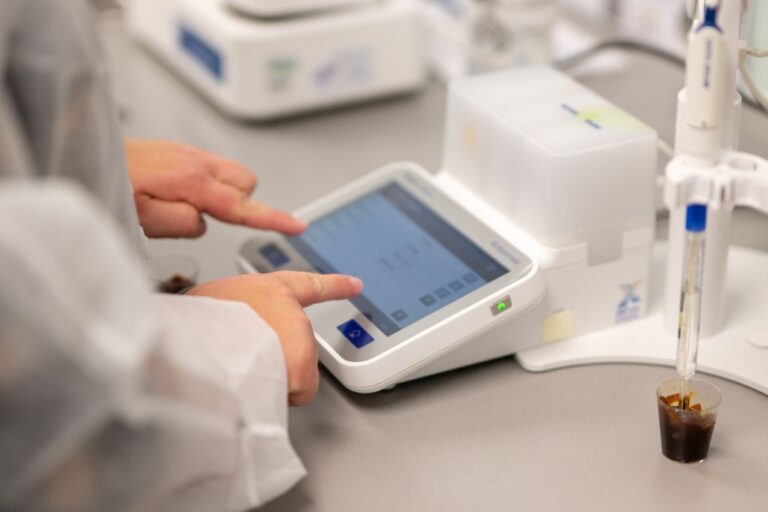 Touch-screen food testing equipment