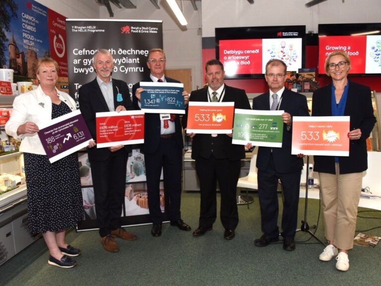 Directors of food industry centres alongside