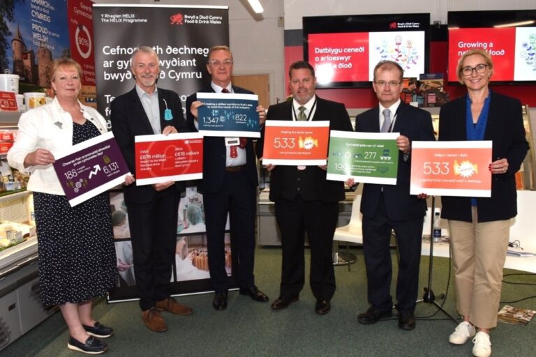 Directors of food industry centres alongside